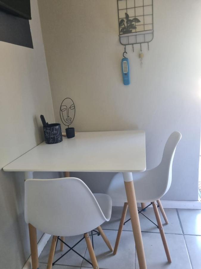 Angel 8 Airbnb Apartment 2 โรเบิร์ตสัน ภายนอก รูปภาพ